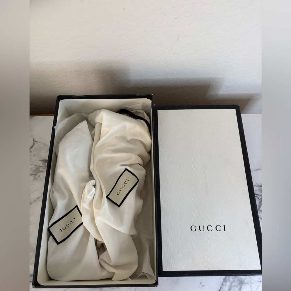 Gucci logo-debossed leather Derby shoes - Picture 12 of 12